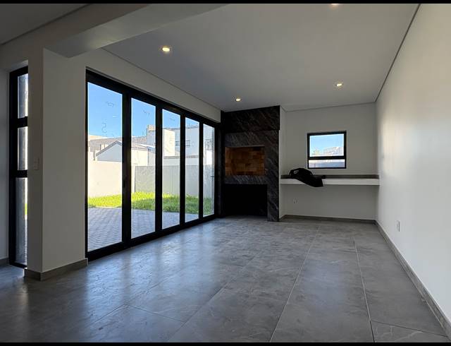 4 BEDROOM HOUSE FOR SALE IN SANDOWN